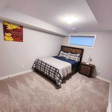 Deluxe 2 Bedroom Suite With*Netflix/Cable/Prime Edmonton Ngoại thất bức ảnh